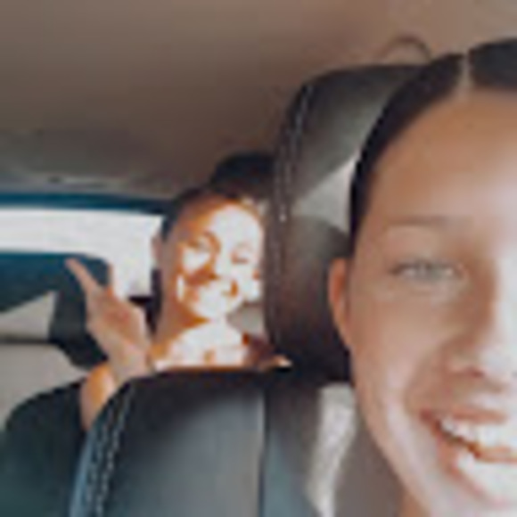 Meet your Posher, Luciana - Picture 1 of 1